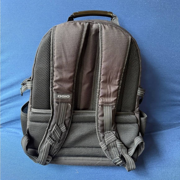 Ogio Alpha Backpack - Picture 2 of 5